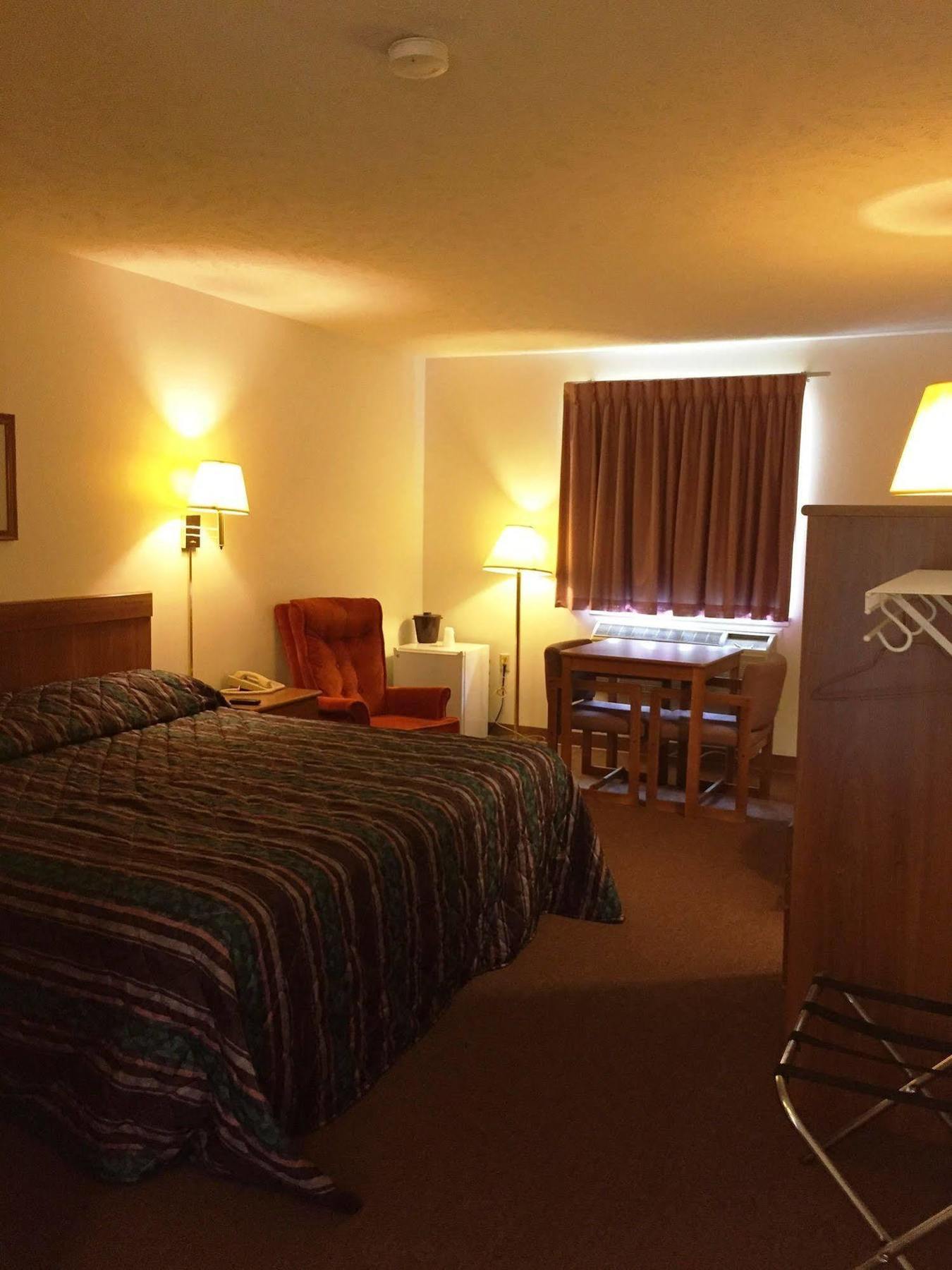 Coronado Motel & Rv Park Lindsborg Buitenkant foto