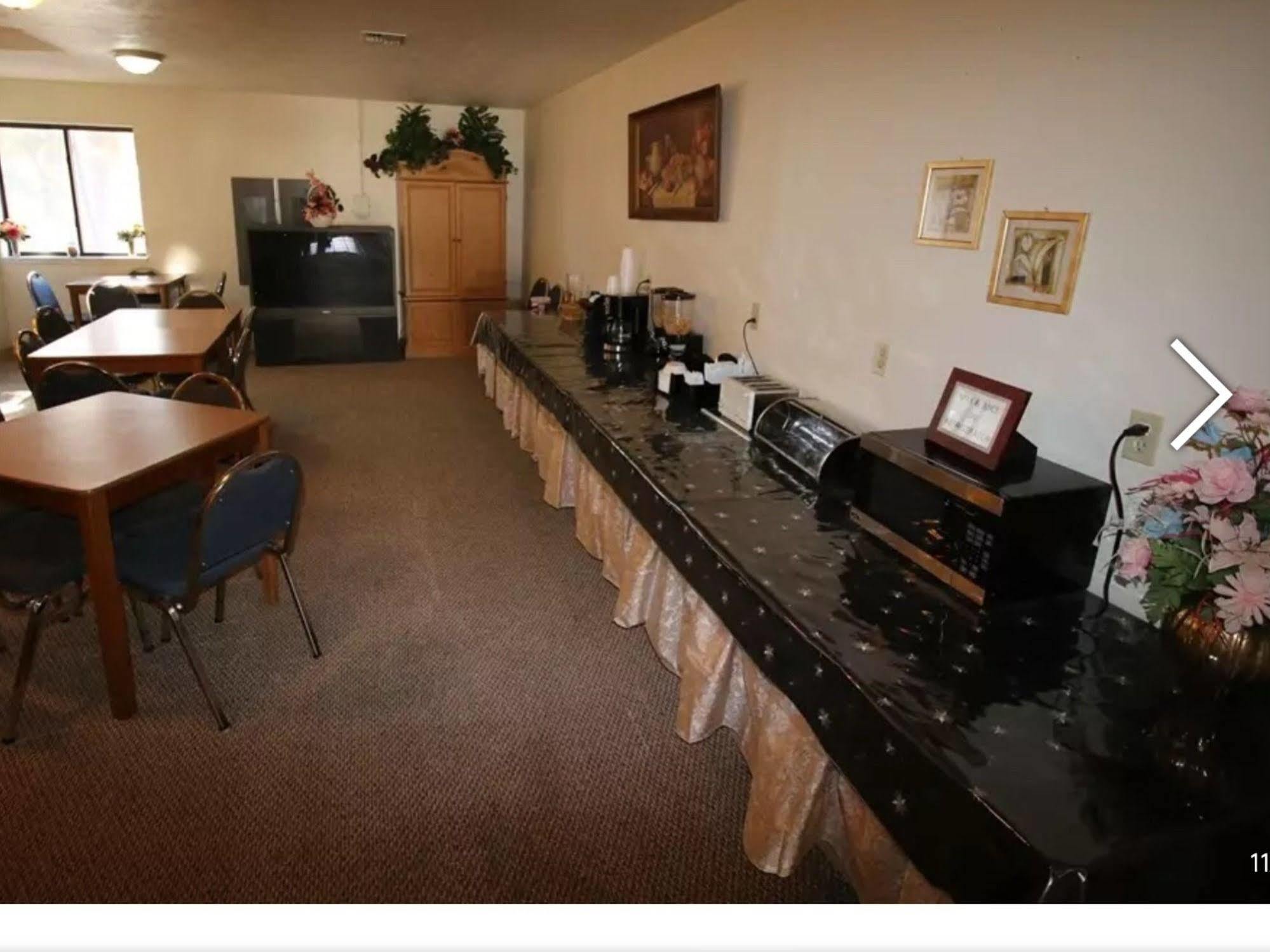 Coronado Motel & Rv Park Lindsborg Buitenkant foto